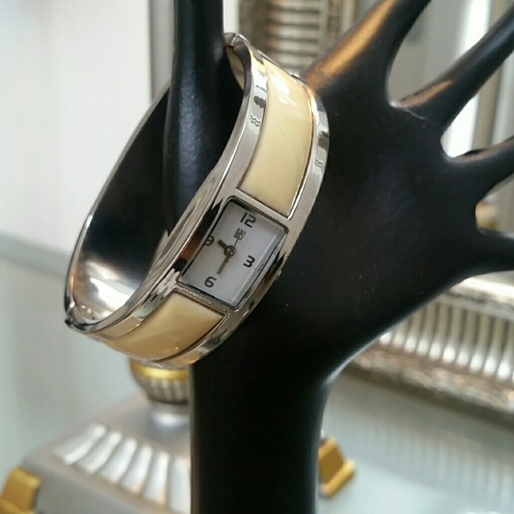 Ladies bangle bracelet watch - Picture 2 of 2